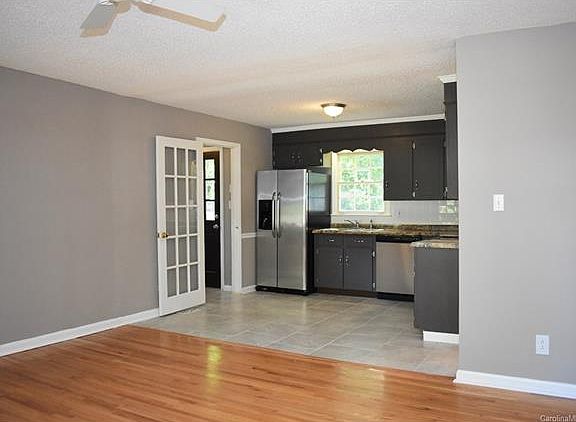 3rd image of 325 Vinecrest Dr