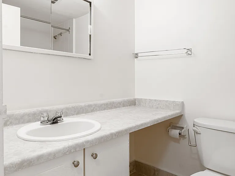 40 Godstone Rd #1507 — Photo 32