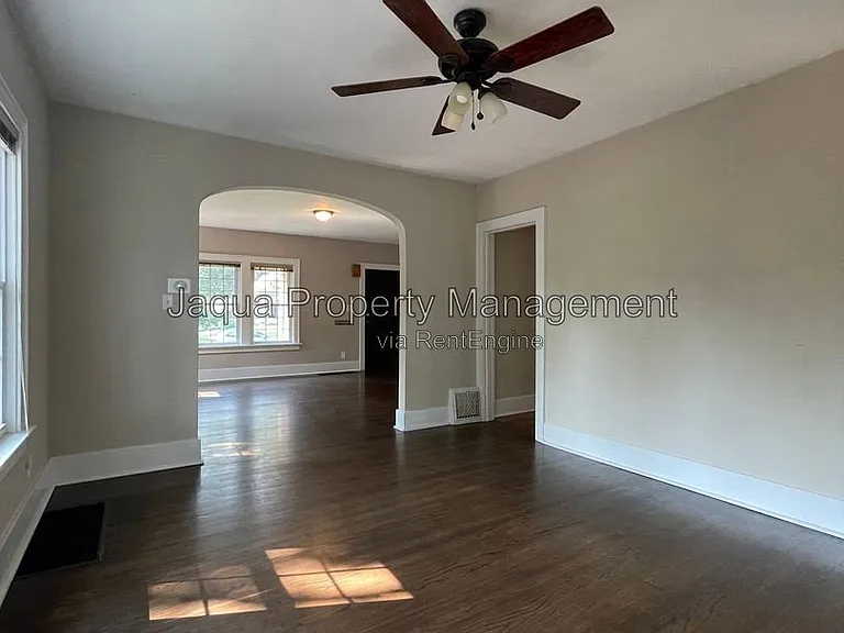 1425 Lakeway Ave — Photo 9