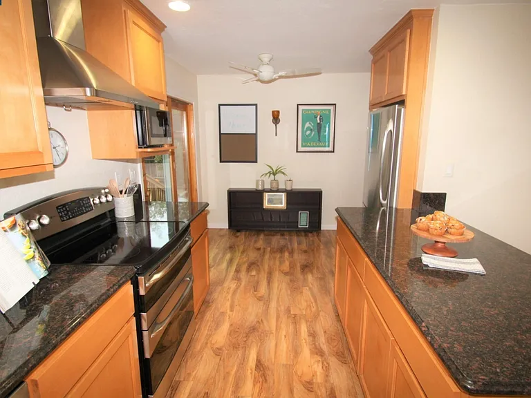 3415 Grasswood Dr — Photo 12