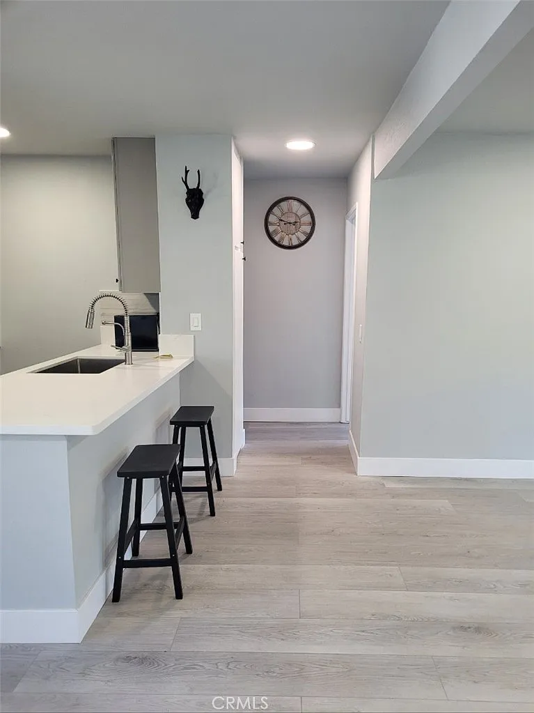 1 bed, 634 sqft, $2,300 — Photo 2