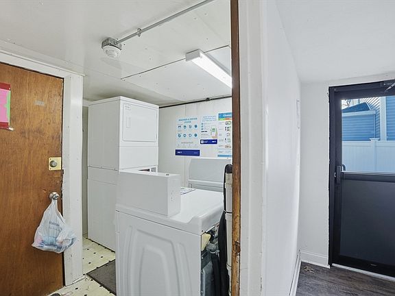 4th image of 99 Irving St