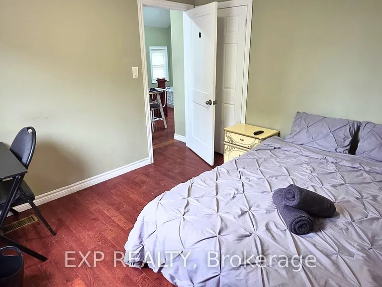 1562 Jane St — Photo 22