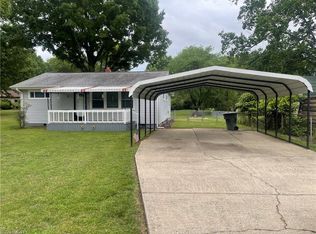 858 Friendly Rd, Eden, NC 27288