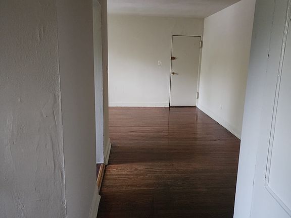 2nd image of 102 Schuyler Rd #207
