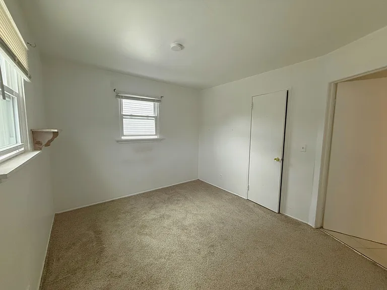 196 Meucci Ave — Photo 10