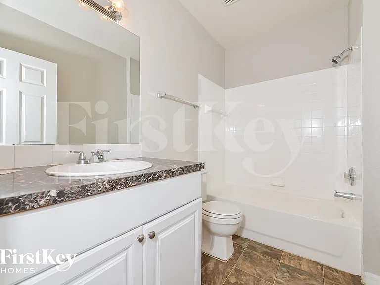 4448 N Biscayne Dr — Photo 9