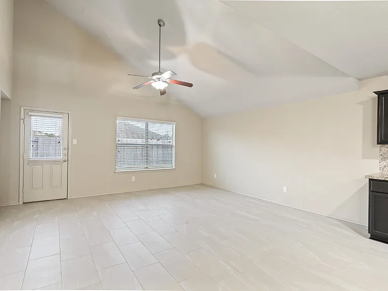 2414 Fall Aster Dr — Photo 2