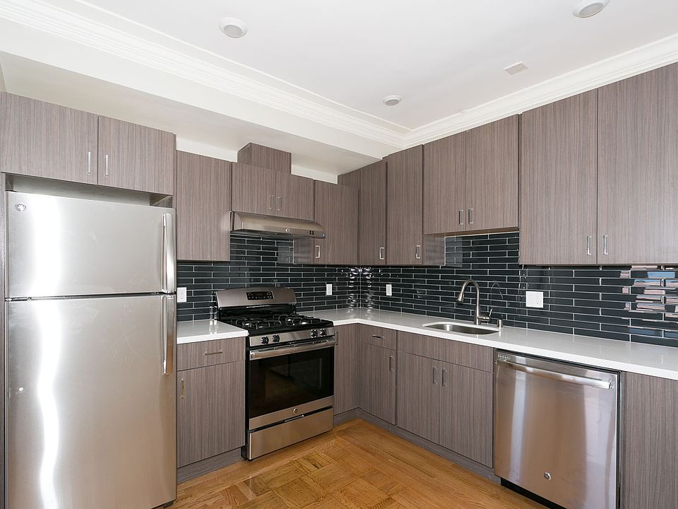 1st image of 1660 Bay St APT 305