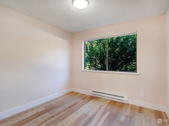 5th image of 26425 Pennsylvania Avenue NE #20