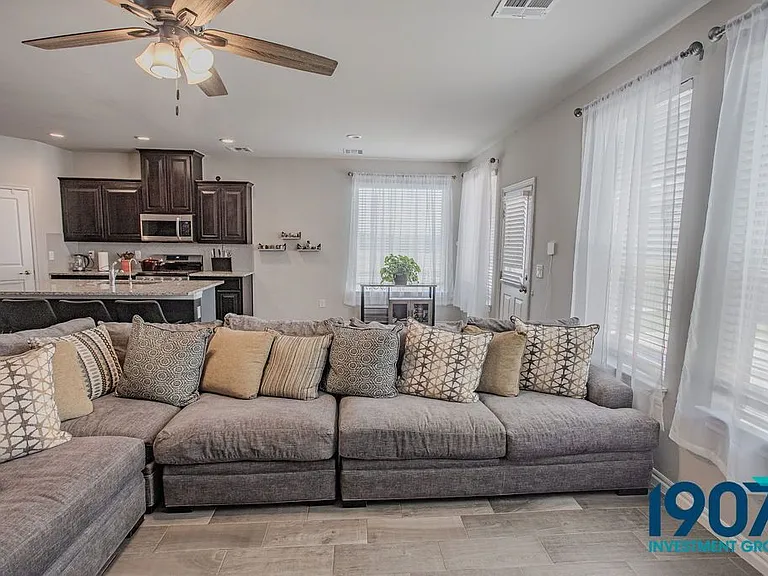 2501 Caden Ct — Photo 6