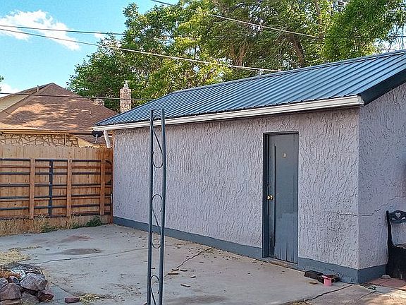 3rd image of 816 Woodlawn Ave
