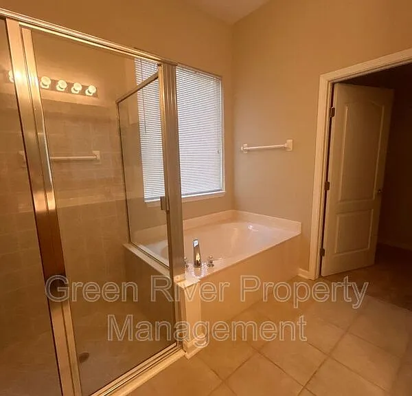 2120D Stone Creek Dr — Photo 16