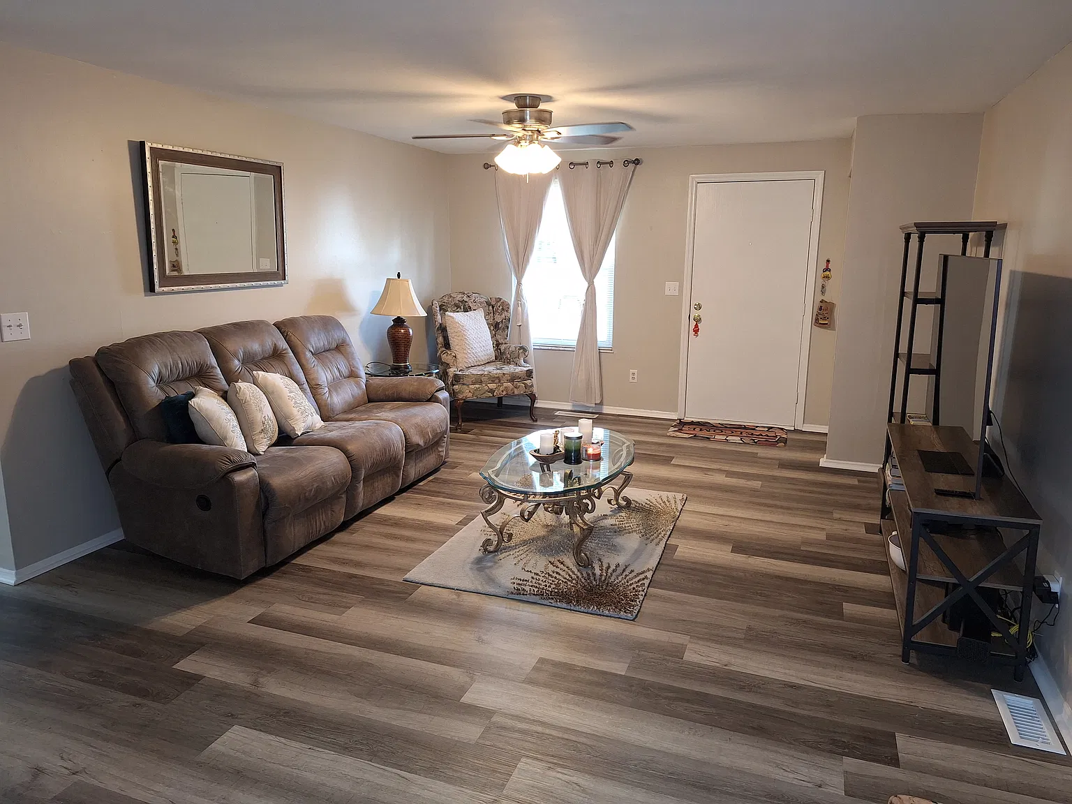 2 bed, 1061 sqft, $1,285 — Photo 3