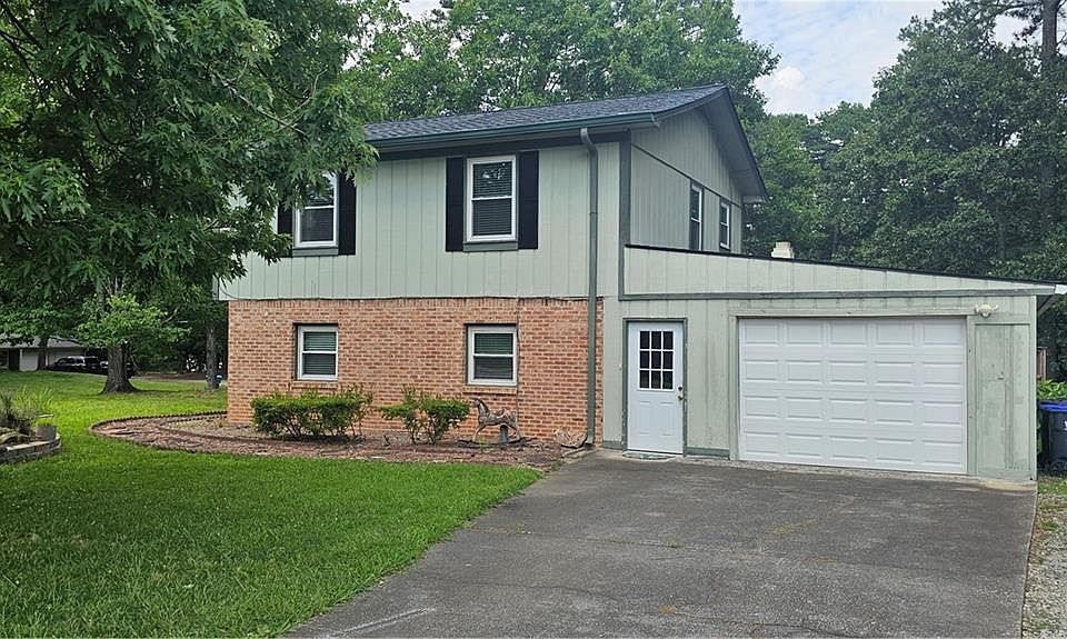 1st image of 3534 Hill Dr
