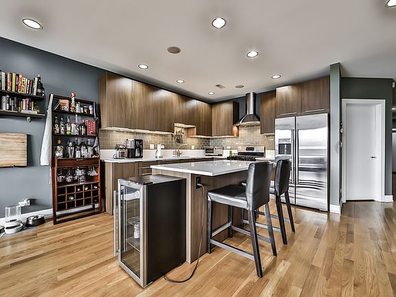 3rd image of 2800 W Chicago Ave #2W