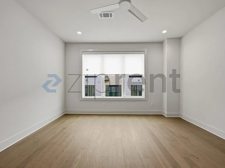 425 S Walker St — Photo 23