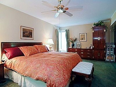 4th image of 2059 N Kenmore Ave #1