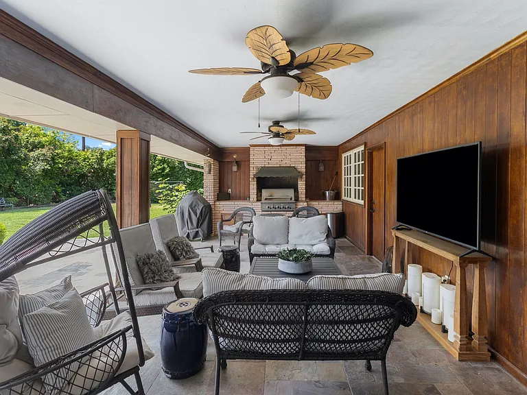 11451 Parkchester Dr — Photo 34
