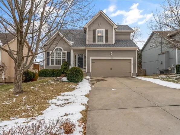 21237 W 120th St, Olathe, KS 66061