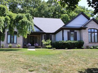 5364 Bridge Trl E, Commerce Township, MI 48382