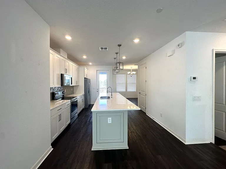 12850 Gabor Ave — Photo 6