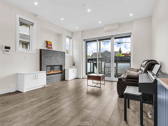 3rd image of 409 W Keith Rd