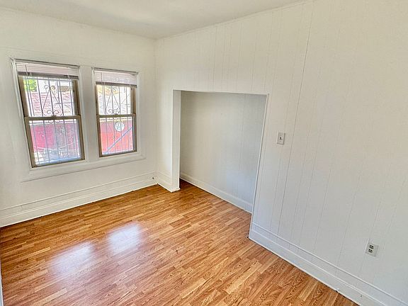 4th image of 2250 S Sacramento Ave #3
