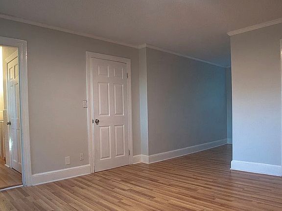 3rd image of 219 River Oak Dr