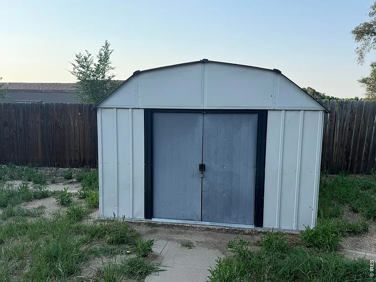 114 Linden Dr — Photo 29