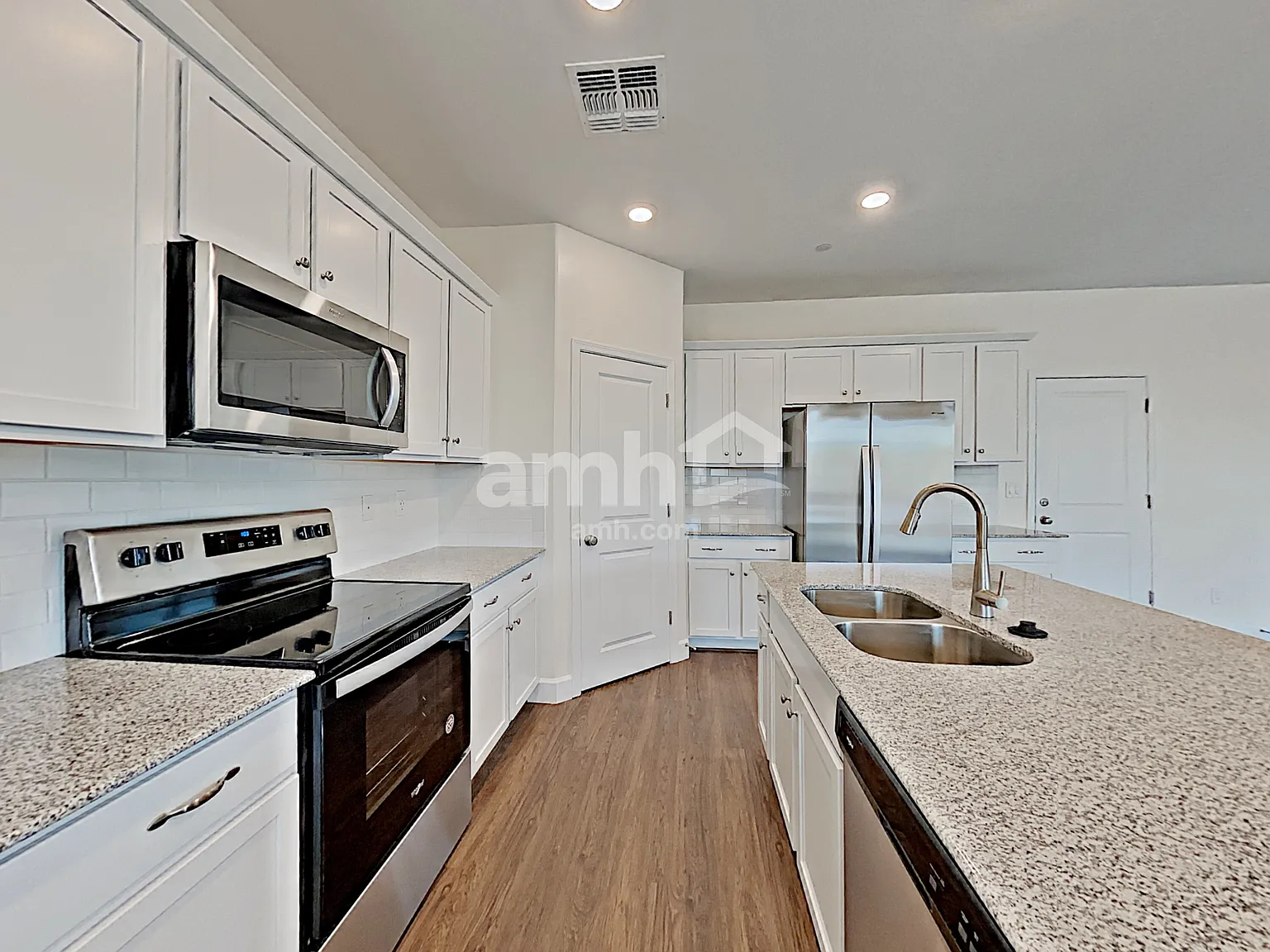 3 bed, 2.5 bath, 1967 sqft, $2,575 — Photo 2