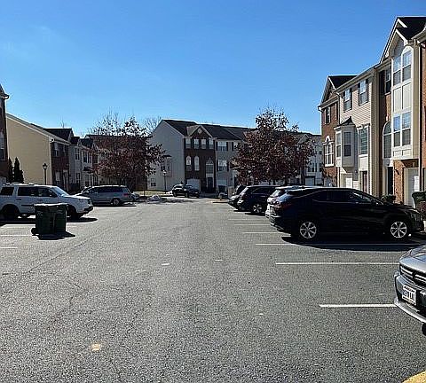 4th image of 211 Langley Ct