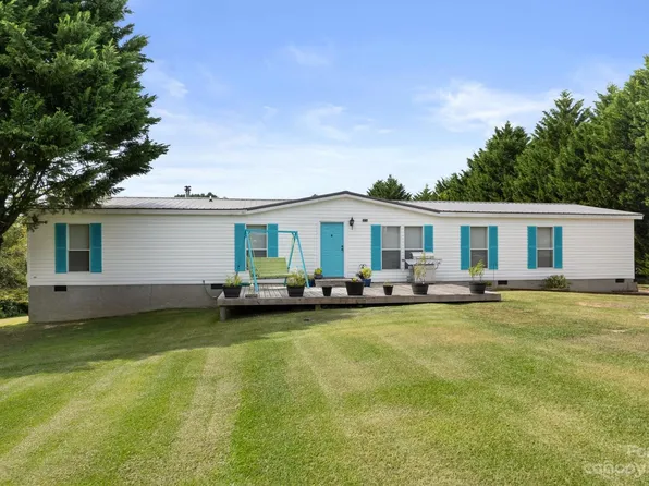 338 Divide Loop, Flat Rock, NC 28731