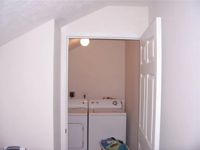 60 Oak Park Rd — Photo 16