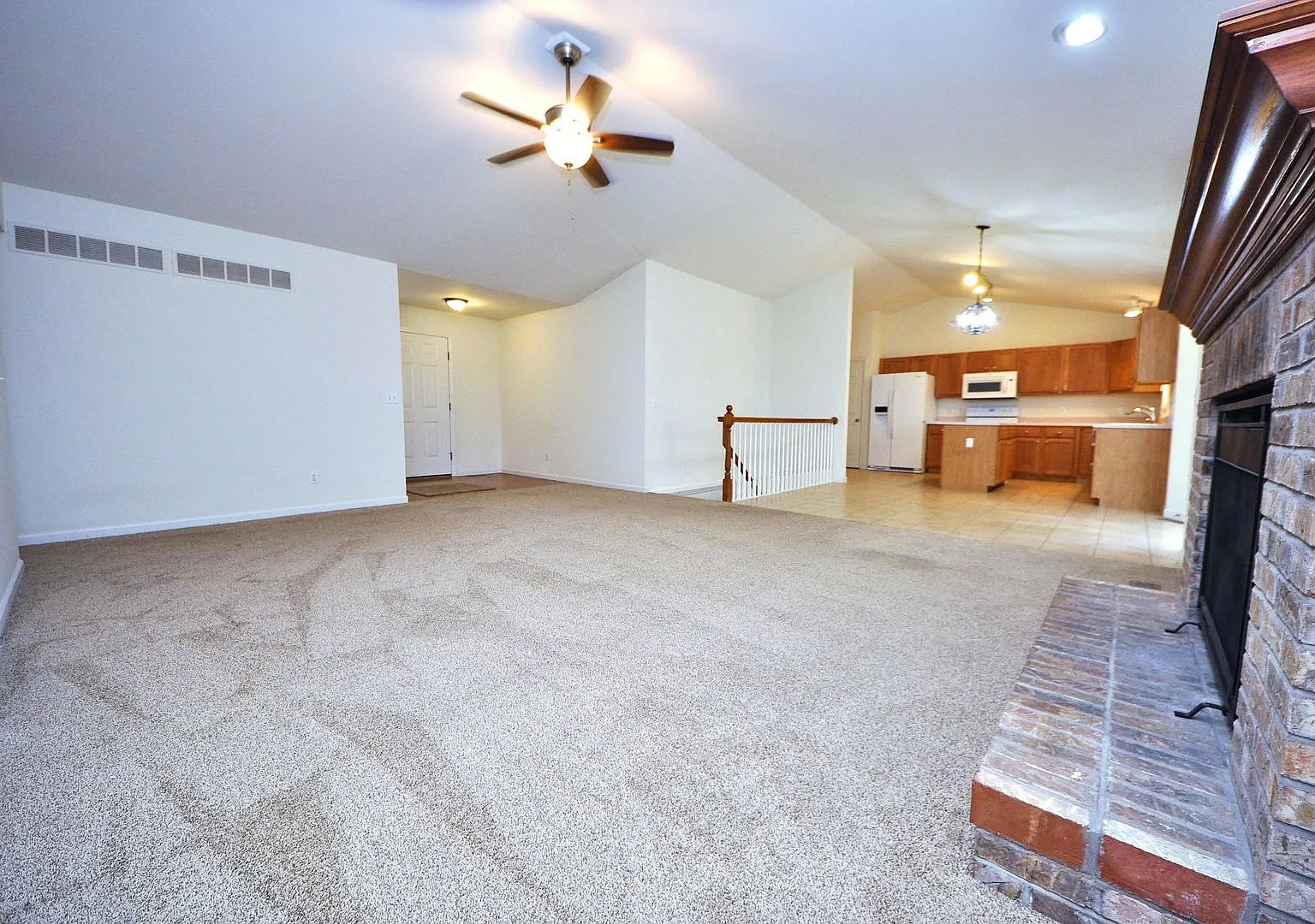Beautiful Renovated 3 Bedroom 3 Bathroom in Wentzville — Photo 4