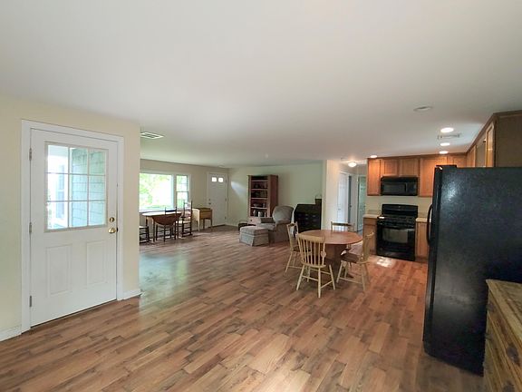 5th image of 10 Bramblebush Drive