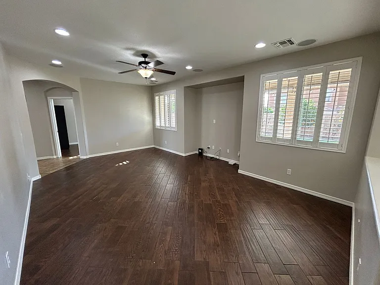 5411 W Rowel Rd — Photo 14