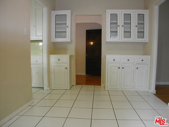 5th image of 1046 S Crescent Heights Blvd