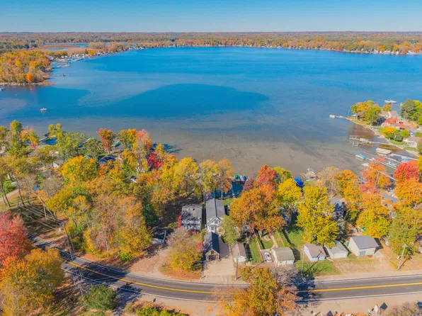 9235 McGregor Rd, Pinckney, MI 48169