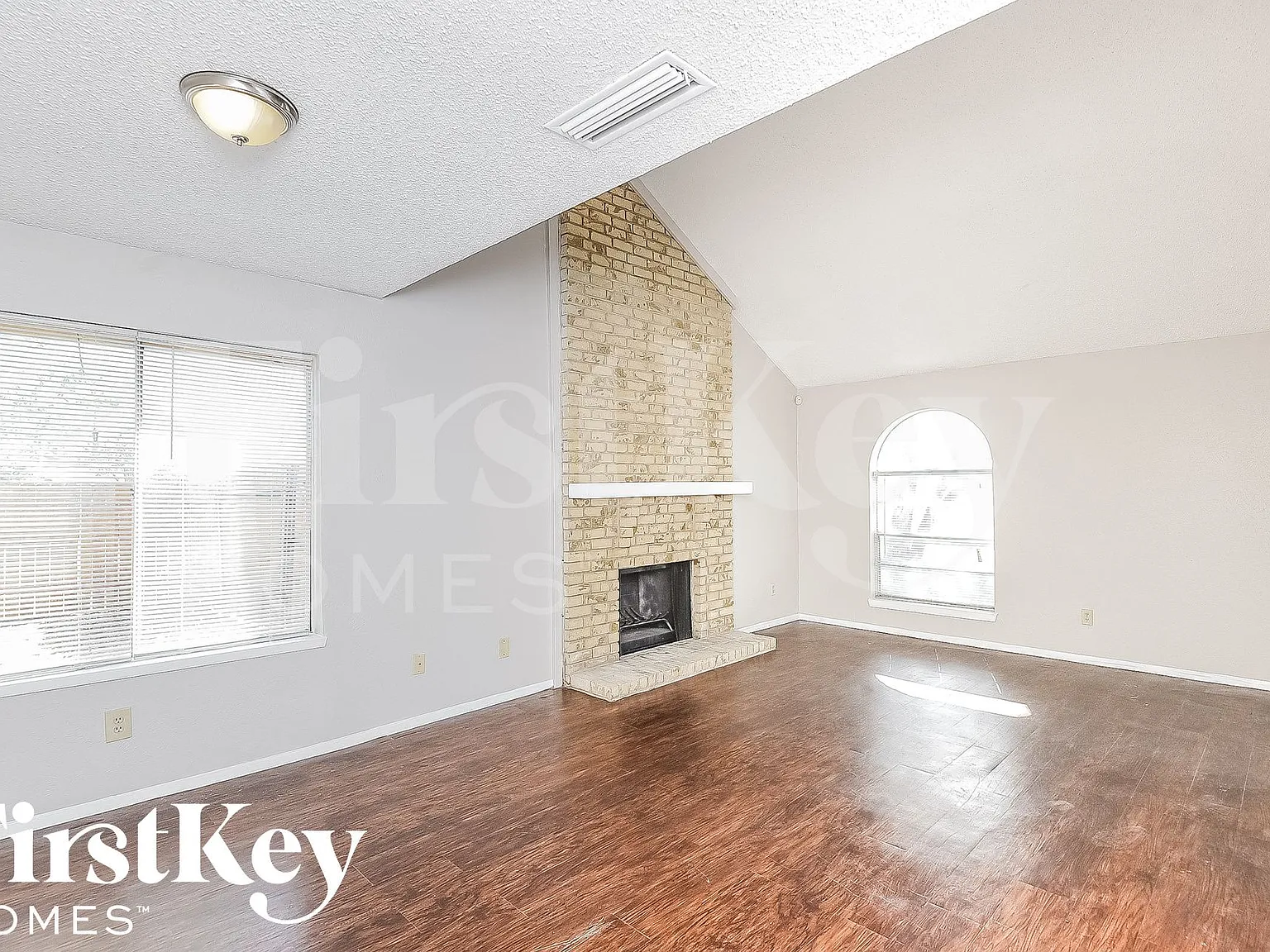 3 bed, 2.0 bath, 1680 sqft, $2,650 — Photo 2