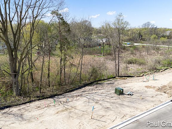 4th image of 3044 Creek Dr SE