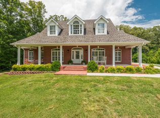 911 E Copeland Dr, Powell, TN 37849
