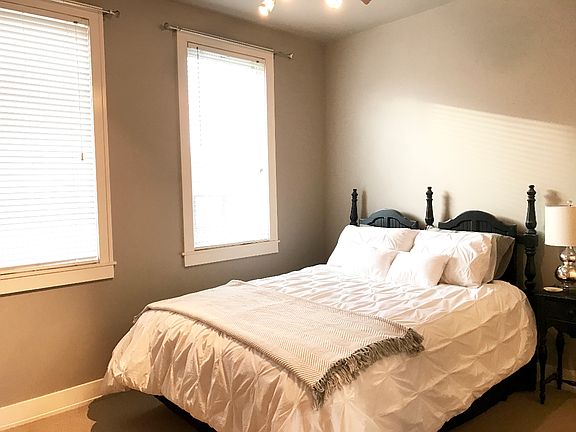 5th image of 909 S 10th Ct