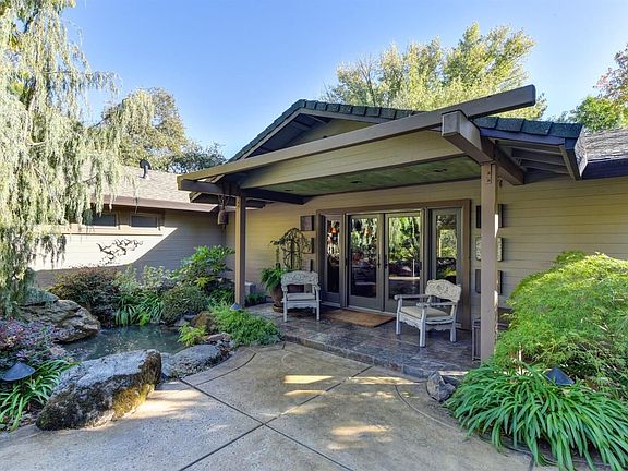 3rd image of 1250 Desmond Ln