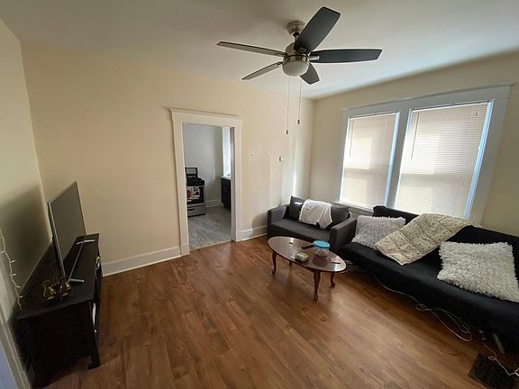 3rd image of 460 Lloyd Pl APT 1