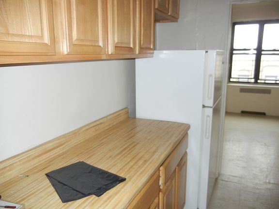 4th image of 845 Gerard Ave APT 3D