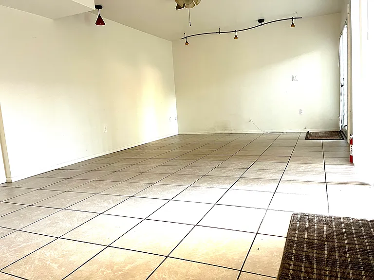 1676 Pacific Beach Dr — Photo 3