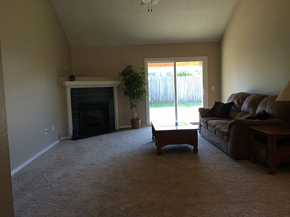3rd image of 541 Woods Dr