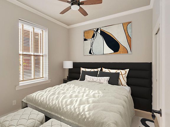 5th image of 3055 Saint Elmo Ave