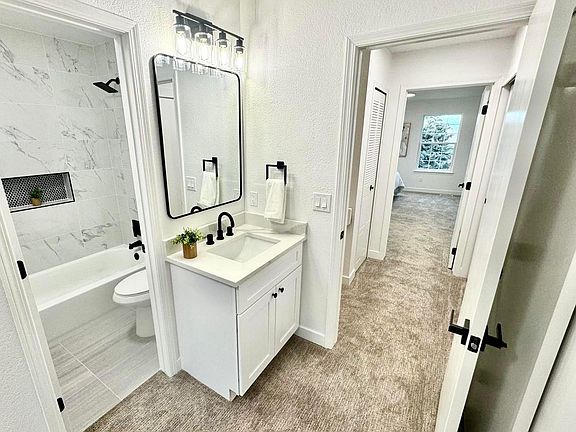 4th image of 8002 S Columbine Court